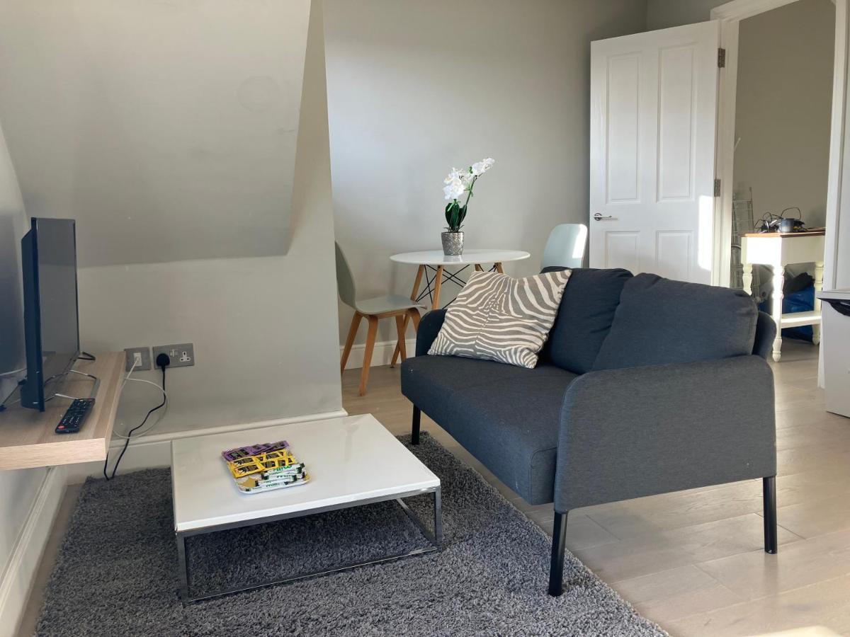 Stylish 1 Bed Flat With Private Terrace In Wimbledon - 3 The Queens London Kültér fotó